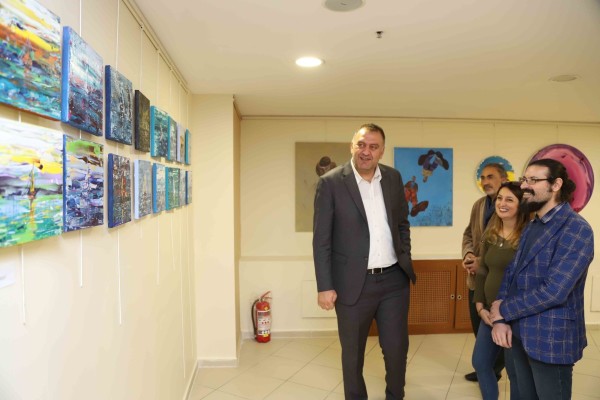 ‘Küçük İnsanların Gölgeleri’ Resim Sergisi Kartal Belediyesi’nde açıldı