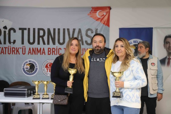 11. Atatürk’ü Anma Briç Turnuvası Kartal’da Gerçekleştirildi