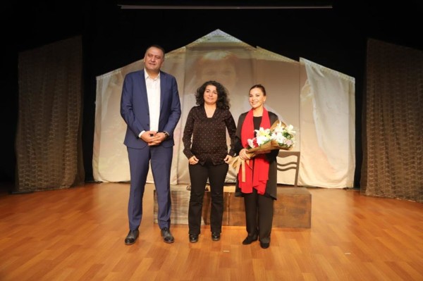 “Ben Türkan Saylan” Adlı Tiyatro Oyunu Ayakta Alkışlandı
