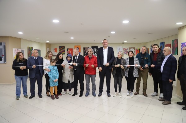 ‘De Rıen’ Resim Sergisi Kartal Belediyesi’nde Açıldı