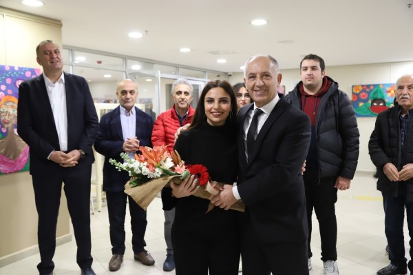 ‘De Rıen’ Resim Sergisi Kartal Belediyesi’nde Açıldı