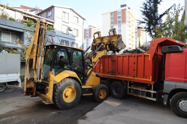 Kartal’ın Önemli Noktalarından Birinin Daha Asfaltı Yenilendi