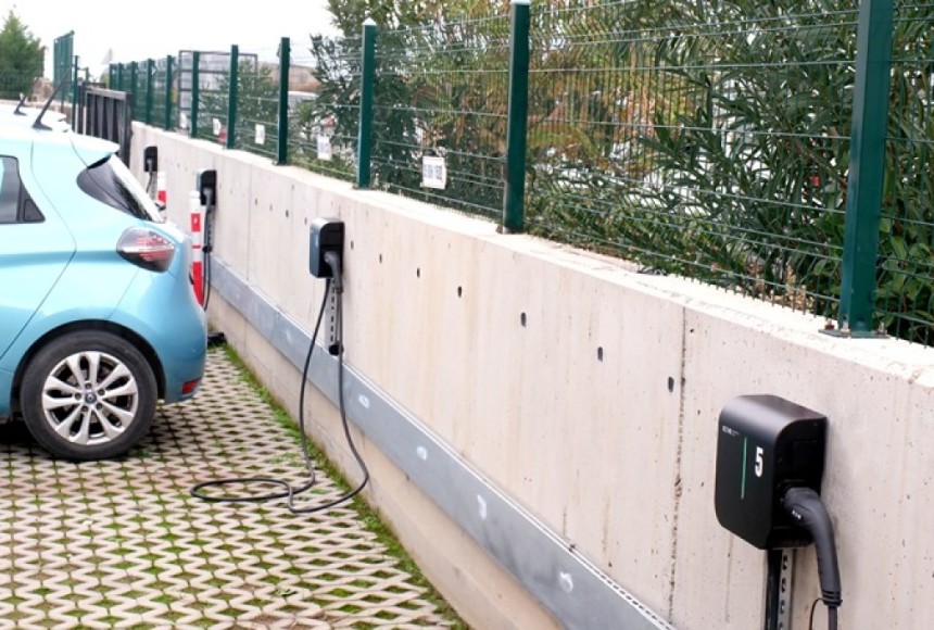 Uluslararası paketleme makineleri üreticisi Athapack, Türkiye'deki filosunu Eaton elektrikli araç şarj istasyonları ile yeniliyor
