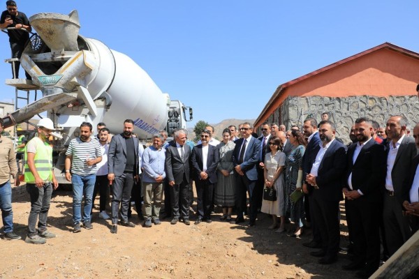 Çocukları Okutmak Bir Ulusu Eğitmektir: Dünya İnsan Dayanışma Derneği 11'inci Köy Okulunun Temeli Bitlis'te Attı