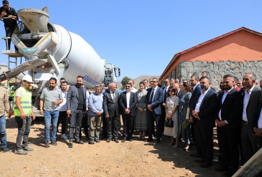 Çocukları Okutmak Bir Ulusu Eğitmektir: Dünya İnsan Dayanışma Derneği 11'inci Köy Okulunun Temeli Bitlis'te Attı