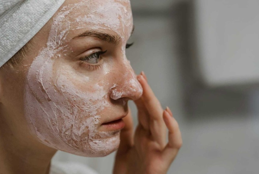 Dermatolog Dr. Babür Süer Uyarıyor; Güzellik Rutininizdeki Gizli Tehlikeler: Bu Hatalar Cildinize Zarar Veriyor!
